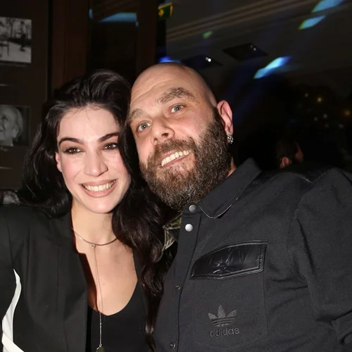 "Πόσο ερωτευμένα την κοιτά' | Το viral video με τον χορό της Ήβης Αδάμου και του Stavento