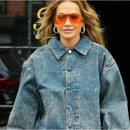 Πώς θα φορέσεις ένα denim jacket αυτή την εποχή
