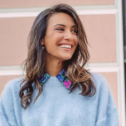 Ευγενία Σαμαρά | Το εμπριμέ two piece set της σου δείχνει πώς να βάλεις χρώμα στις χειμερινές σου εμφανίσεις