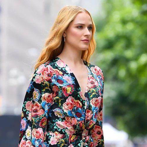 Το φόρεμα της Zara που αποδεικνύει πως το φλοράλ φοριέται και τον χειμώνα