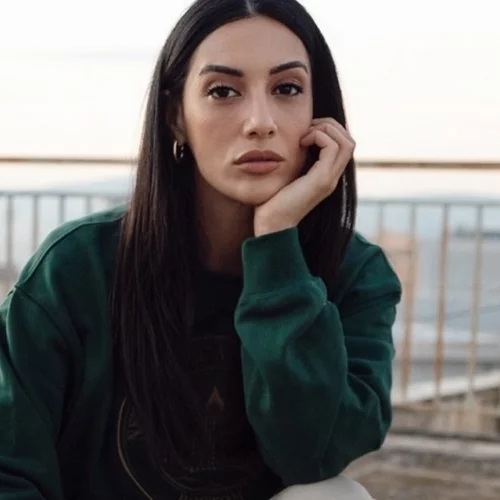 Σάπιο μήλο και μπορντό | Το σύνολο της Ευγενίας Σαμαρά από τη Zara είχε τον πιο chic χρωματικό συνδυασμό