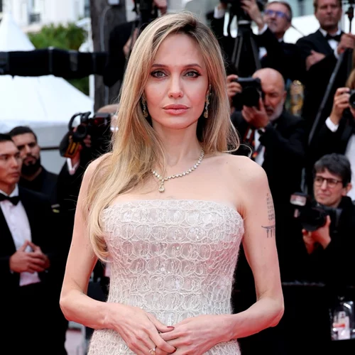 Angelina Jolie | Η μεγάλη της επιστροφή στο Φεστιβάλ Καννών μετά από 14 χρόνια είχε quiet glamour διάθεση