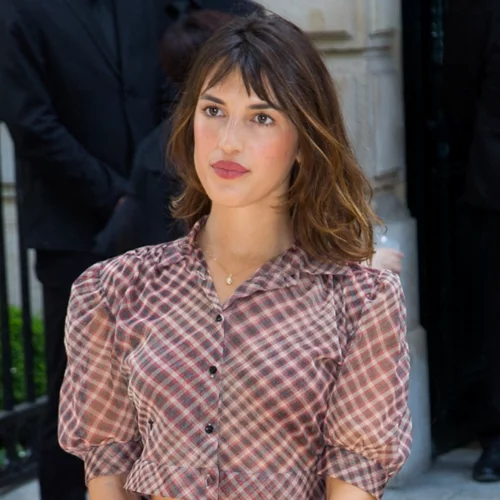 Πώς φορούν τη μίνι φούστα οι Γαλλίδες fashionistas τον χειμώνα