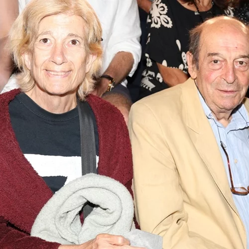 Μανούσος Μανουσάκης | Η αποκάλυψη της συζύγου του: "Ήταν οξεία λευχαιμία, ραγδαία!"