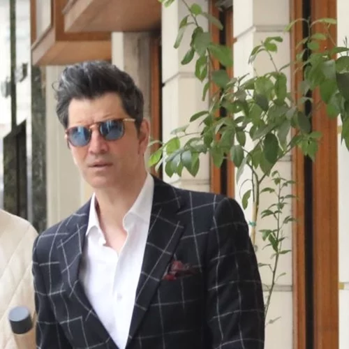 Χάκαραν τον Σάκη Ρουβά | "Τα βίντεο που ανεβαίνουν δεν είναι από μένα"