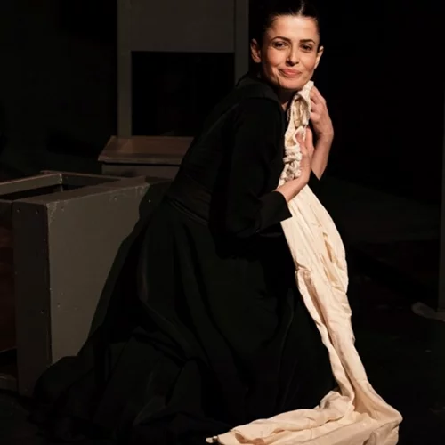 Χρύσα Παπά | "Κάνω 12 ρόλους με 1 κοστούμι"