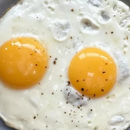 Ανατροπή στα δεδομένα | 2 αυγά την ημέρα ΔΕΝ αυξάνουν την κακή χοληστερόλη τελικά, λέει νέα μελέτη