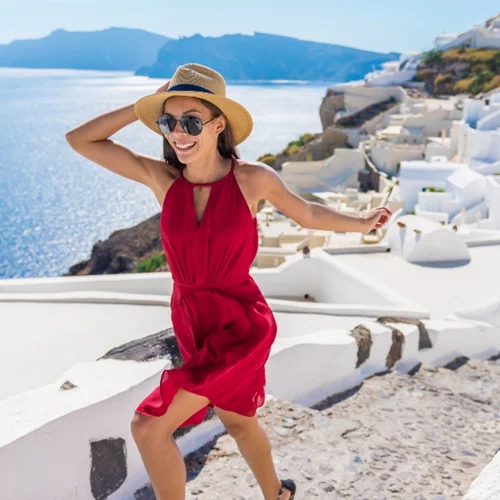 Guardian | Ο ελληνικός τουρισμός ανακάμπτει - Η απόφαση να ανοίξει νωρίτερα η περίοδος φαίνεται ότι απέδωσε