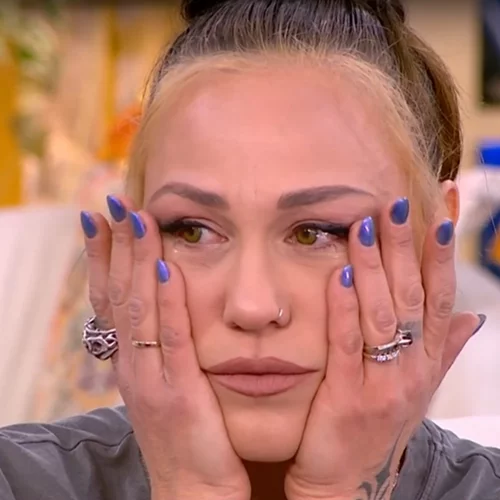 Με κλάματα η Πηνελόπη Αναστασοπούλου στον "αέρα" του ΑΝΤ1: "Νιώθω σαν κάποιος να μου χάιδεψε την ψυχή"