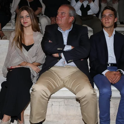 Αποφοίτησαν από το σχολείο τα δίδυμα παιδιά του Κώστα Καραμανλή και της Νατάσας Παζαΐτη