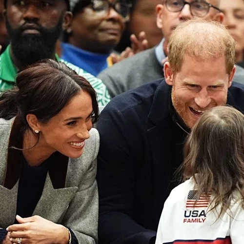 Γιατί όλοι κατηγορούν τον πρίγκιπα Harry στη νέα φωτογραφία όπου έχει αγκαλιά τη Lilibet;