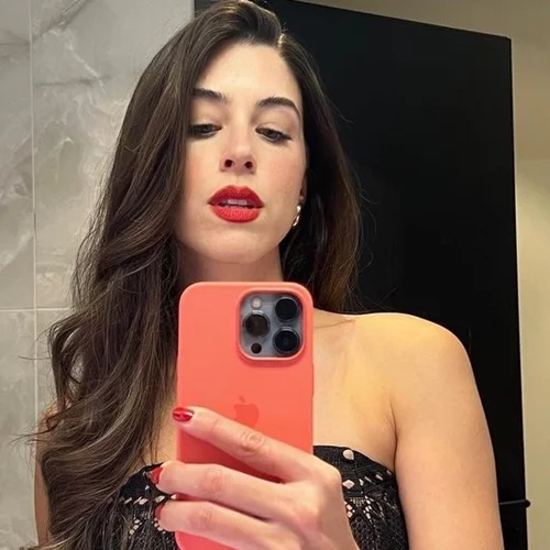 Demy | Οι φωτογραφίες με φουσκωμένη κοιλιά και οι φήμες περί εγκυμοσύνης