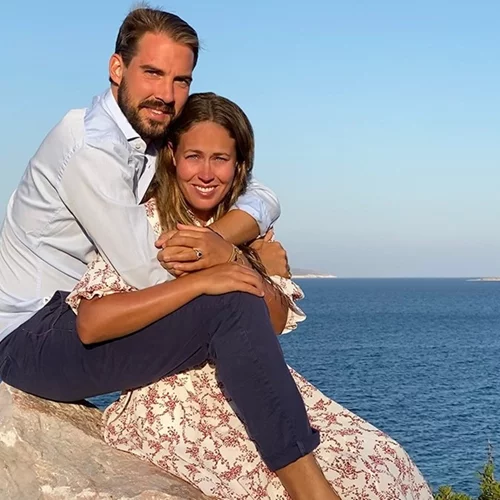 Ολη η τέως βασιλική οικογένεια στη Μητρόπολη για τον γάμο του Φίλιππου: Σε αναπηρικό αμαξίδιο ο Κωνσταντίνος