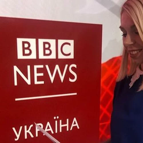 Η συγκλονιστική στιγμή που δημοσιογράφος βλέπει on air το βομβαρδισμένο σπίτι της