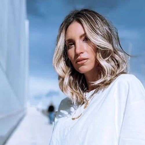 Mini φούστες | Πώς θα υιοθετήσεις την top τάση της άνοιξης σύμφωνα με την Αθηνά Οικονομάκου