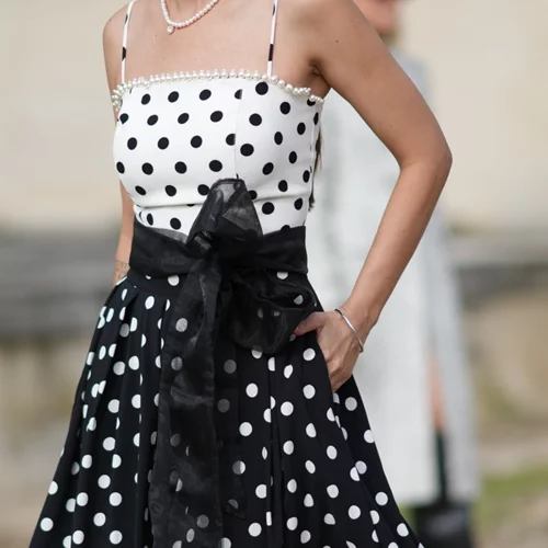 Strawberry glaze polka-dot nails | Το πιο cute μανικιούρ του Αυγούστου