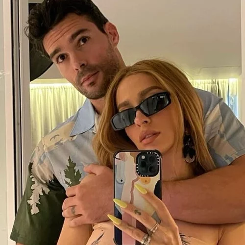 Ο Αλμπέρτο Μποτία τραγουδάει τραγούδι της Ελένης Φουρέιρα