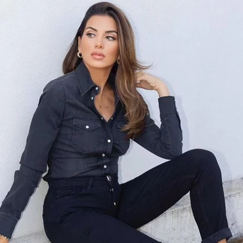 Σταματίνα Τσιμτσιλή | Οι 4 τρόποι που έχει επιλέξει να εντάξει στα φθινοπωρινά looks της μία leather φούστα