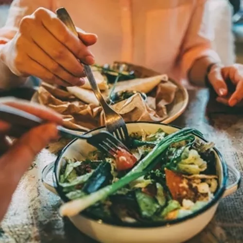 Το νέο trend αλλάζει την ώρα που παίρνεις το δείπνο σου