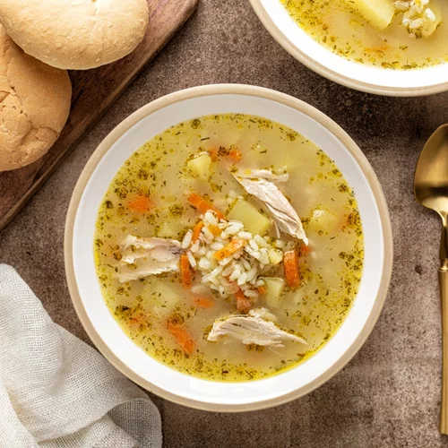 Τι να μαγειρέψω σήμερα; Η πιο εύκολη κοτόσουπα με κριθαράκι για τις κρύες μέρες