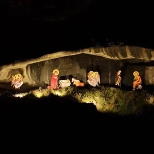 Η Φάτνη στα Μετέωρα - Το μαγευτικό χριστουγεννιάτικο σύμβολο που φωτίζει την Καλαμπάκα
