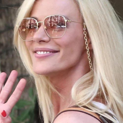 Η Ζέτα Μακρυπούλια πιο όμορφη από ποτέ | Ποζάρει με μπικίνι που αναδεικνύει τις άψογες αναλογίες της