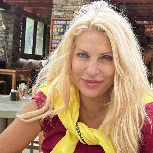 Ελένη Μενεγάκη | Αγκαλιά με τον Μάκη Παντζόπουλο και την κόρη τους, Μαρίνα στο πιο cute στιγμιότυπο