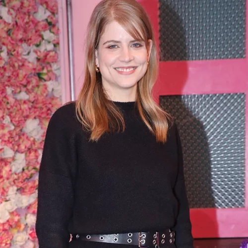 Η Δανάη Μιχαλάκη φόρεσε το πιο διαχρονικό σακάκι της γυναικείας γκαρνταρόμπας