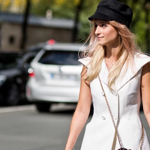 Αυτά είναι τα flat σανδάλια από Stradivarius που φορούν όλες οι fashionistas