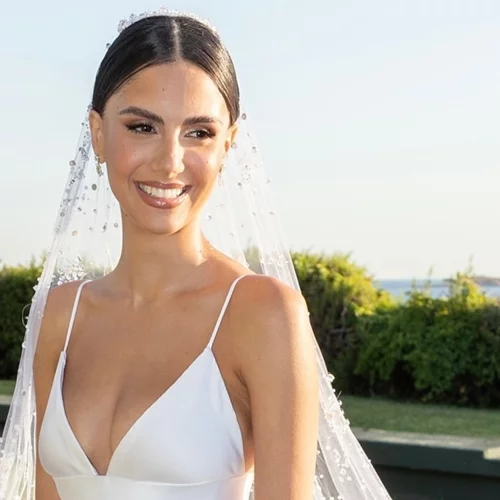 Αλεξάνδρα Νίκα | Τα νυφικά παπούτσια της ήταν από το ίδιο brand που είχε επιλέξει η Meghan Markle όταν παντρεύτηκε