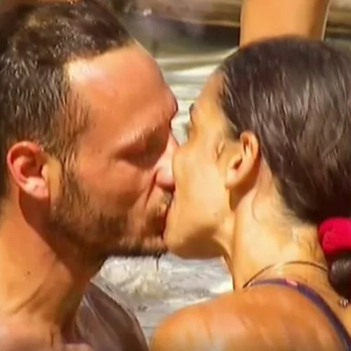 Μυριέλλα Κουρεντή - Γιώργος Κατσαούνης | Aνταλλάσσουν το πρώτο τους φιλί στην κάμερα του Survivor