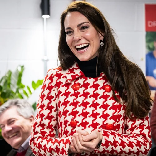 Θες πραγματικά να ξεχωρίζεις με την εμφάνισή σου; Το statement παλτό της Kate Middleton είναι ό,τι χρειάζεσαι