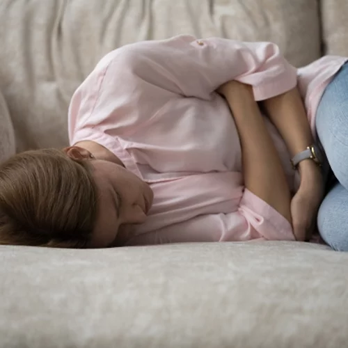 "Θήλαζα και μου έδινε μπουνιές" | Το μαρτύριο μιας γυναίκας (και του παιδιού της) που βίωσε εφιαλτικές στιγμές από τον κακοποιητή σύζυγό της