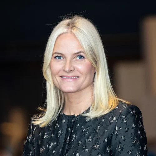 Από σερβιτόρα και πρώην τοξικομανής, πριγκίπισσα της Νορβηγίας. Η σκοτεινή ζωή της Mette Marit