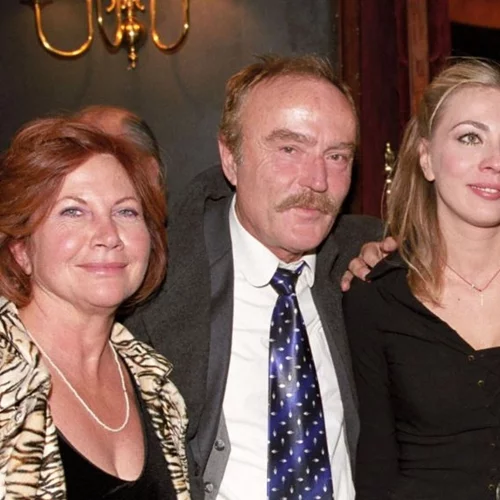 Αυτή την ώρα το τελευταίο αντίο στον Ντίνο Καρύδη