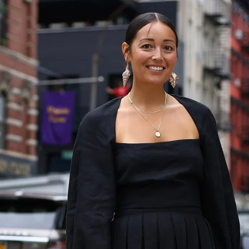 Πώς θα είσαι minimal chic σε μια βραδινή έξοδο του καλοκαιριού