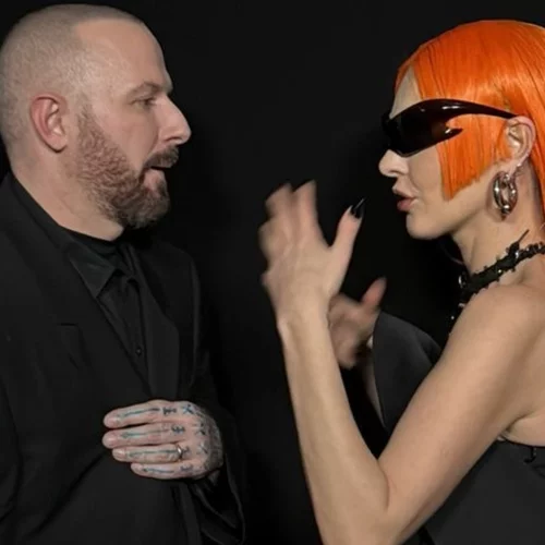 Η Τάμτα στο show του οίκου Balenciaga | Το εκκεντρικό look με σύνολο του οίκου