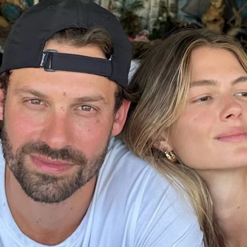 Η Αμαλία Κωστοπούλου τρελά ερωτευμένη | Το τρυφερό φιλί με τον σύντροφό της στη Νέα Υόρκη