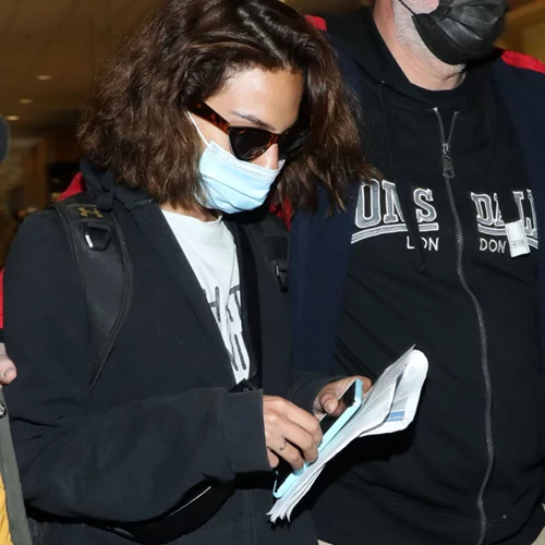 Survivor | Η Παρασκευή Σταματοπούλου επέστρεψε στην Ελλάδα - Η γκάφα της παραγωγής στο αεροδρόμιο (βίντεο)