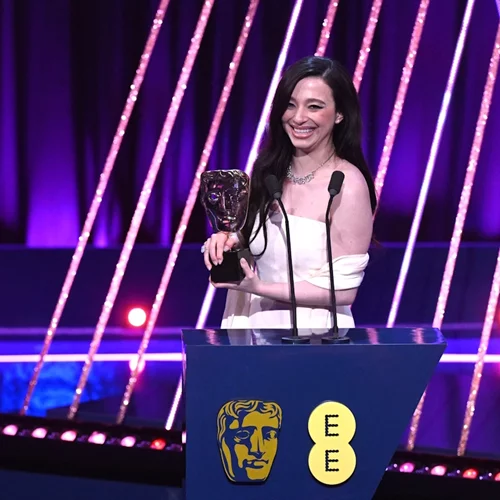 BAFTA 2025 - Mikey Madison | Αφιέρωσε το βραβείο της στις σεξεργάτριες