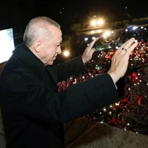 Ο "σουλτάνος" Ερντογάν ξεκινά την τρίτη δεκαετία στην εξουσία - Γιατί κέρδισε πάλι τις εκλογές