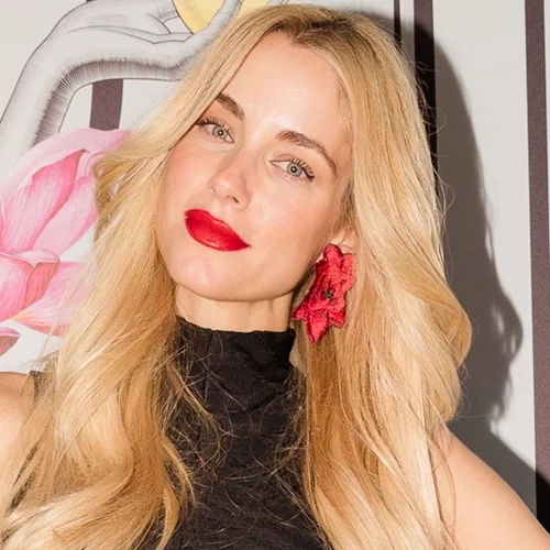 Η Δούκισσα Νομικού με το μαύρο φόρεμα που κολακεύει κάθε σωματότυπο