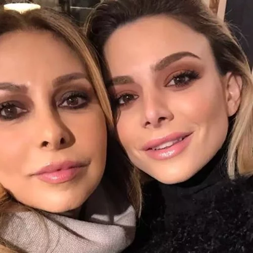 Ζόζεφιν | Η (πανέμορφη) μητέρα της την κακομαθαίνει