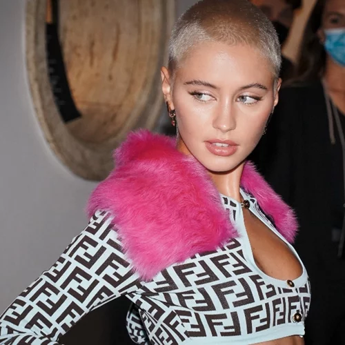 Iris Law | Κάντε στην άκρη Kendall Jenner και Gigi Hadid, η κόρη του Jude Law είναι το νέο style icon
