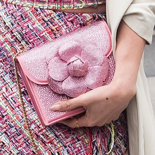 Το "ξεχασμένο" χρώμα νυχιών που επιστρέφει δυναμικά στη μόδα