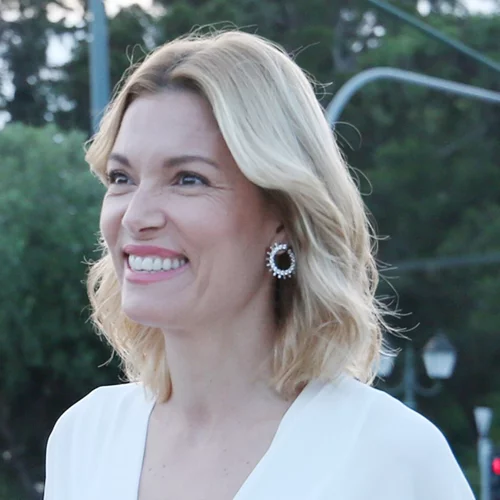 Κάν' το σαν τη Βίκυ Καγιά | Το ιδανικό φόρεμα για το γραφείο από το Mango