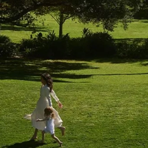 "Μαμά, θέλω να ντυθώ σαν πριγκίπισσα"- Η κόρη της Μeghan Markle, Lilibet, πάντως φοράει Zara και μπορείς εύκολα να της φτιάξεις ένα παρόμοιο look