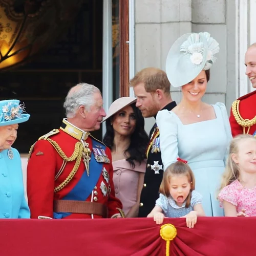Στέψη Βασιλιά Καρόλου | Σε αναβρασμό το Παλάτι για να υποδεχθεί τον πρίγκιπα Harry και τη Meghan Markle