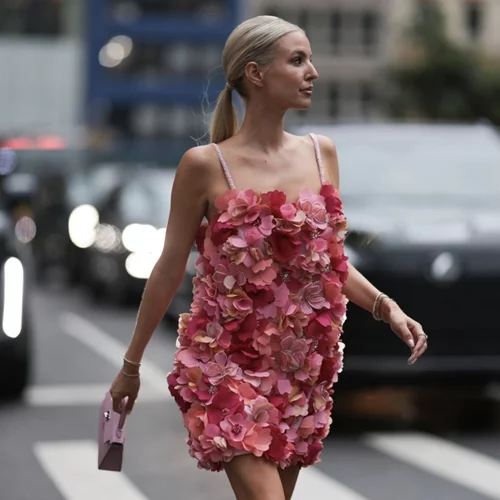 Confetti French | Η πιο παιχνιδιάρικη πινελιά στο κλασικό γαλλικό μανικιούρ