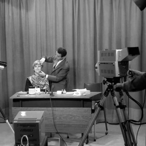 "Όχι απλά όμορφη" | Οι γυναίκες στην κρατική τηλεόραση από τη δεκαετία του '60